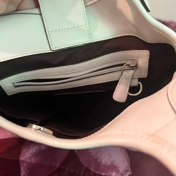 Coach bucket purse - Picture 4 of 6